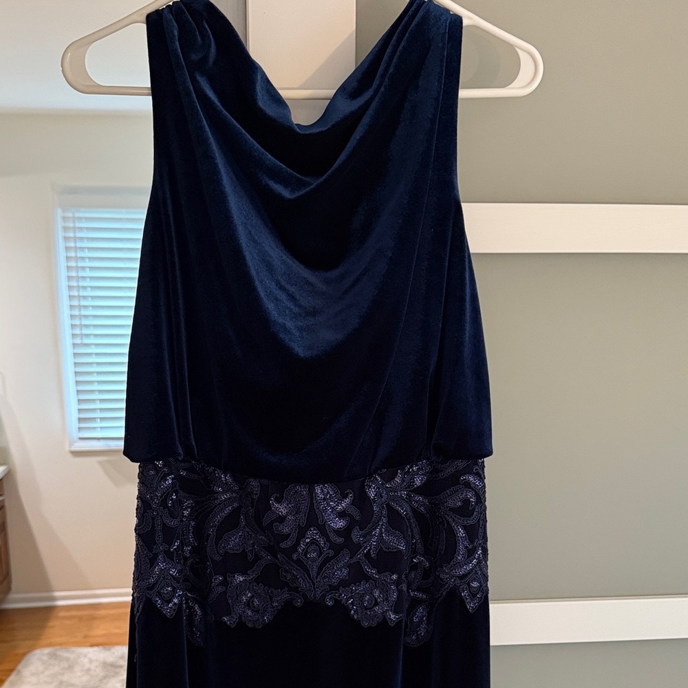 Tadashi Shoji Sequin Velvet evening gown Navy Blue Dress size 10